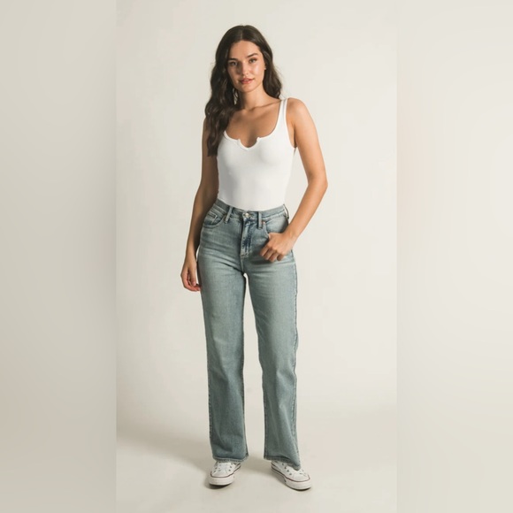 SILVER JEANS HIGH RISE HIGHLY DESIRABLE. Size 26. - Picture 2 of 5